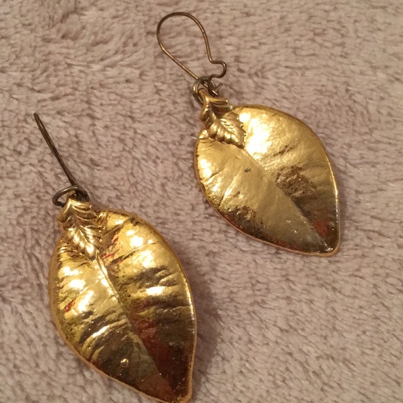 Gold electroplated leaf earrings vintage resale - Picture 2 of 5